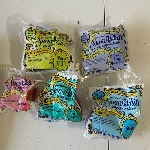 Vintage Snow White 1992 Sealed lot of 5 McDonalds Happy Meal Toys - Picture 1 of 4